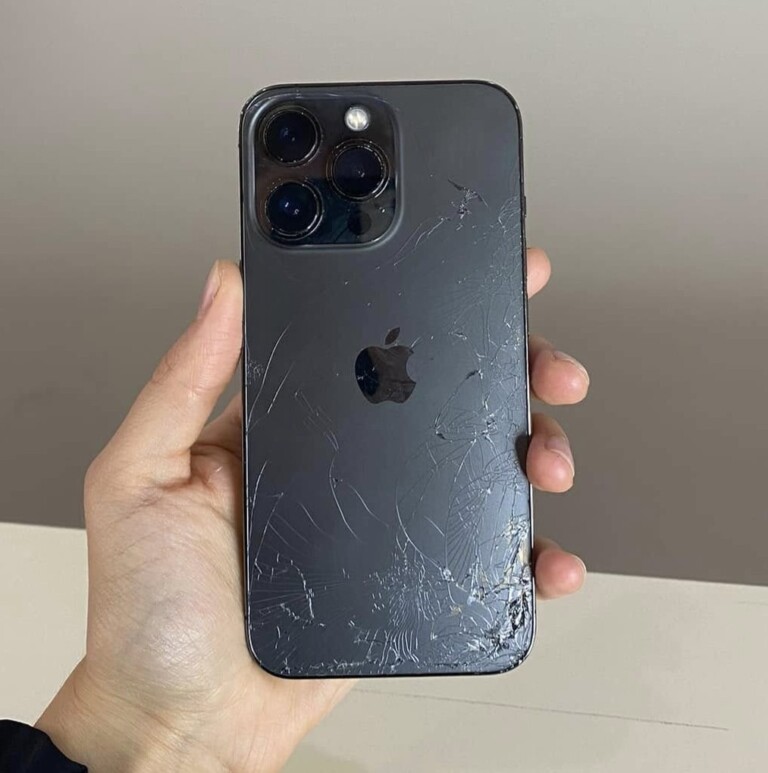 Înlocuire sticlă spate iPhone 14 Pro — Înainte