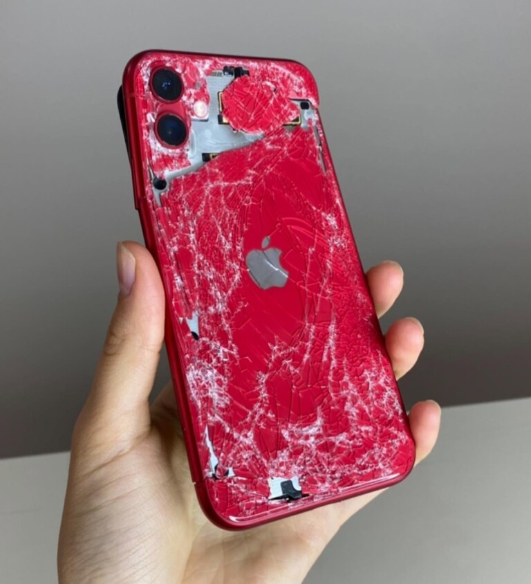 Înlocuire sticlă spate iPhone 11 — Înainte